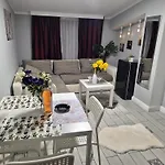 Bella Luxury Penthouse With Outside Jacuzzi And Barbecue Area شقة كرايوفا